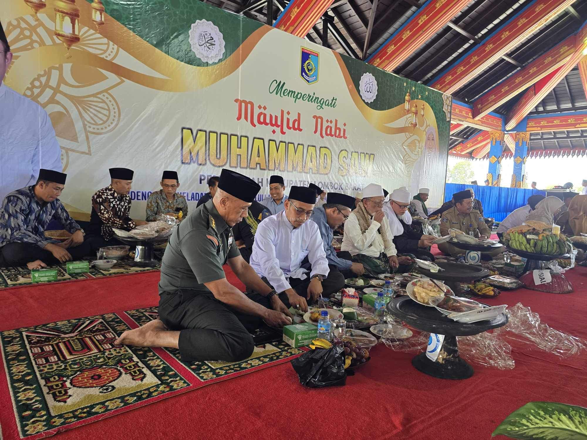 Peringatan Maulid Nabi di Bencingah Kantor Bupati Lombok Barat Penuh Kekhidmatan